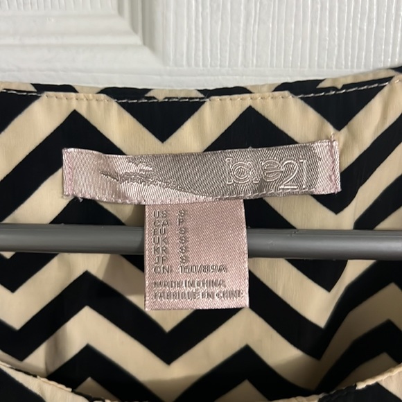 Beige with Black Zig-zag Dress - Picture 2 of 4